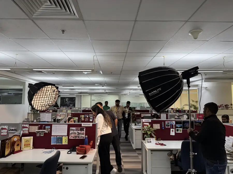 Behind the scenes: Office floor, lights up