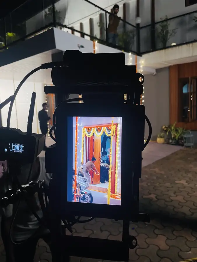 Behind the scenes: Monitor check on set