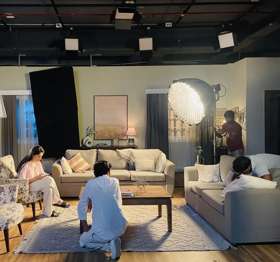 Behind the scenes: Lounge set, key light on